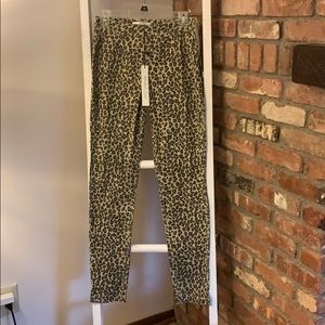 Stretchy leopard jeans